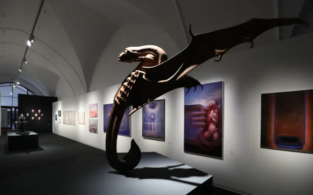 Alšova jihočeská galerie představuje na Hluboké tvorbu HR Gigera, autora Vetřelce.