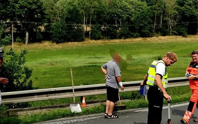 Vážná dopravní nehoda uzavřela silnici mezi Hněvkovem a Němčicemi na Strakonicku