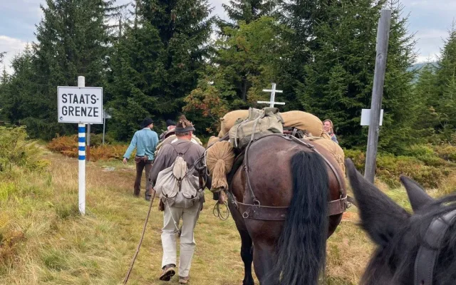 Šumavští středověcí soumaři půjdou poprvé s koňmi a obilím z Rakouska do Německa