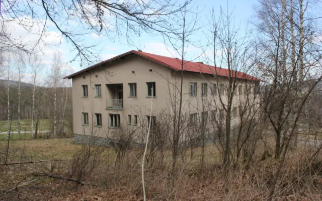 Areál sloužil v druhé polovině minulého století vojákům, nyní by tam mohl vzniknout apartmánový komplex.