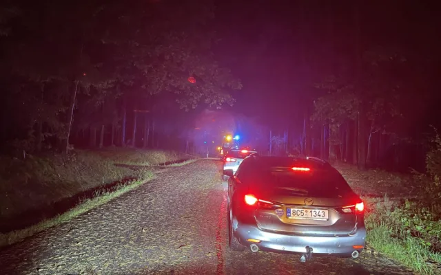 Bouře zasáhla jih republiky. Vlaky stojí, strojvedoucí zabránil střetu se stromem