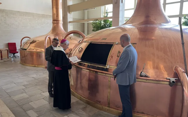 V Budvaru požehnali speciální várce piva. Peníze z prodeje půjdou na charitu