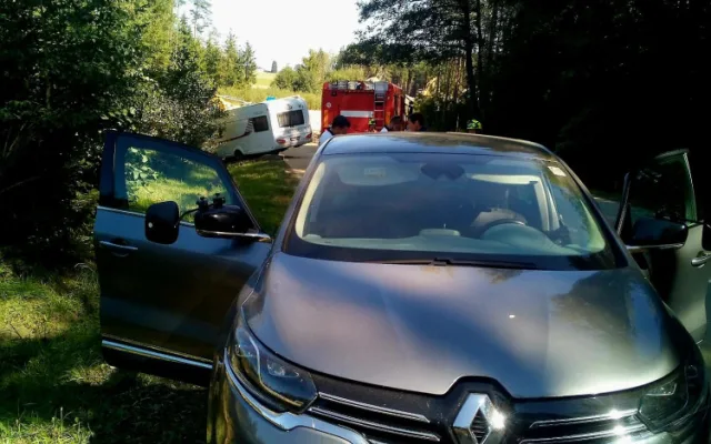 Senior zajel s karavanem na staveniště dálnice. Zemřel, když se snažil odjet pryč