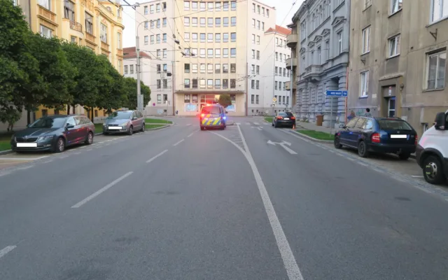 Řidič před policisty naboural do značky, pak nadýchal přes 3,5 promile