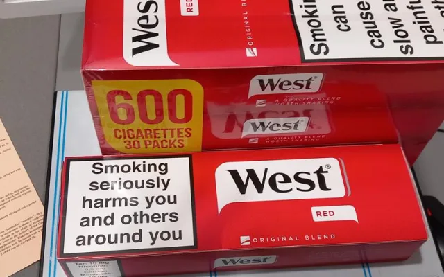 Karton cigaret z Turecka se může prodražit. Na dovážené zboží dohlíží na letišti celníci