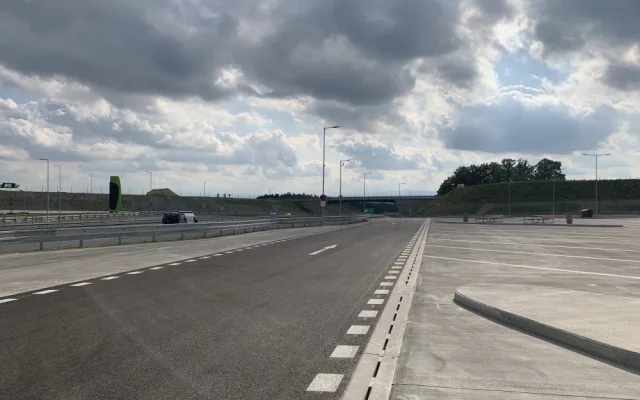 VIDEO: Řidiči mohou využívat odpočívku na dálnici D3 u Chotýčan