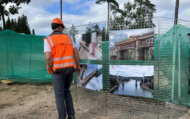 Obloukový most nad Orlíkem bude rozpětím největší v Česku. Hotový bude příští podzim