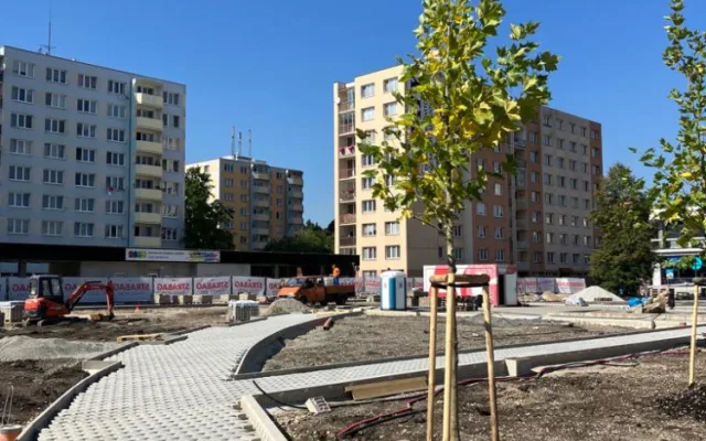 Revitalizace náměstí u KD Vltava pokračuje. Hotovo bude v prosinci