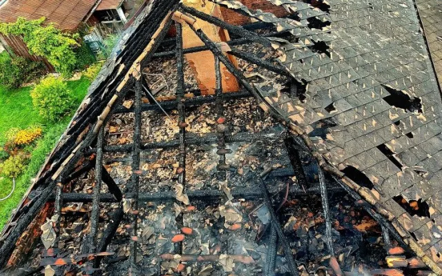 Hasiče zaměstnal požár rodinného domu na Prachaticku. Škoda je kolem dvou milionů korun