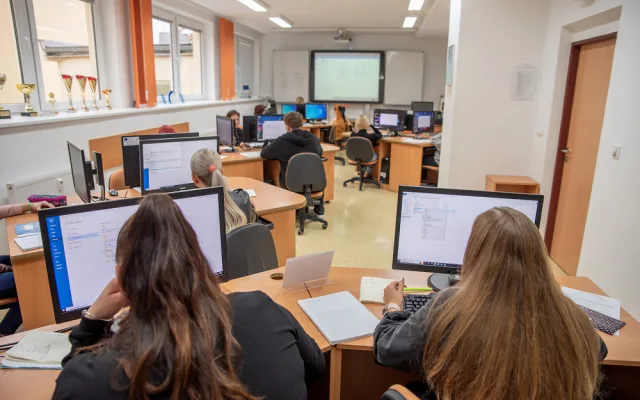 Stavba budovy Střední školy obchodní započala před 115 lety