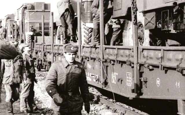 Vagonování sovětských vojáků v Polečnici dne 11. 3. 1990.