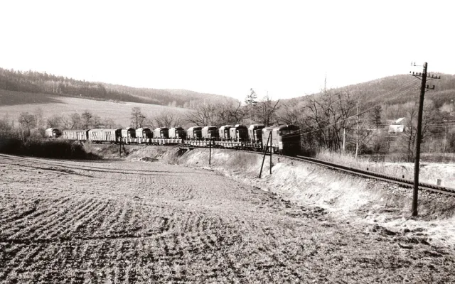 Železniční transport z Boletického vojenského prostoru s prvními sovětskými vojáky dne 11. 3. 1990.