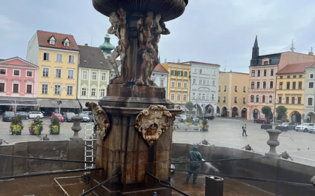 Kašnu na náměstí zazimují. Ještě předtím ji čekají restaurátorské práce