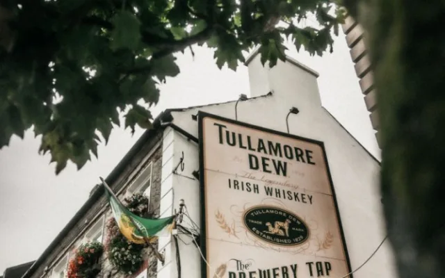 Tullamore není velký ale o zábavu budete mít postaráno. Nezapomeňte navštívit jeden z lokálním pubů