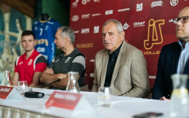 Jihostroj vstupuje do nové sezony. Poprvé se zahraničním trenérem