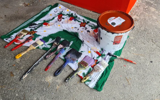 Dopravní podnik nechal konečné zastávky vylepšit graffiti
