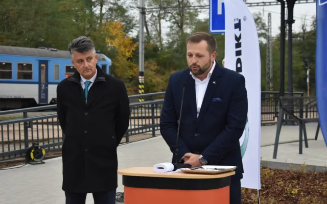 Generální ředitel Správy železnic Jiří Svoboda (vlevo) a předseda představenstva společnosti EDIKT Tomáš Votava.