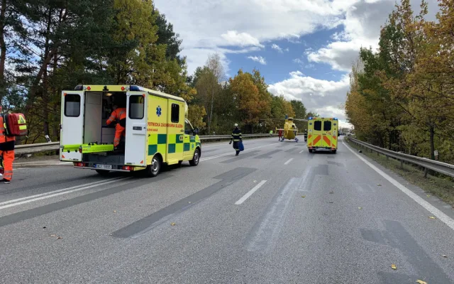 Hromadná nehoda u Boršova nad Vltavou v sobotu odpoledne zcela uzavřela hlavní tah na Krumlov