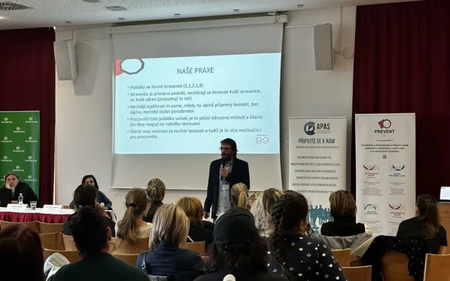 Adiktologická konference Jihočeského kraje ukázala nové výzvy v léčbě závislostí