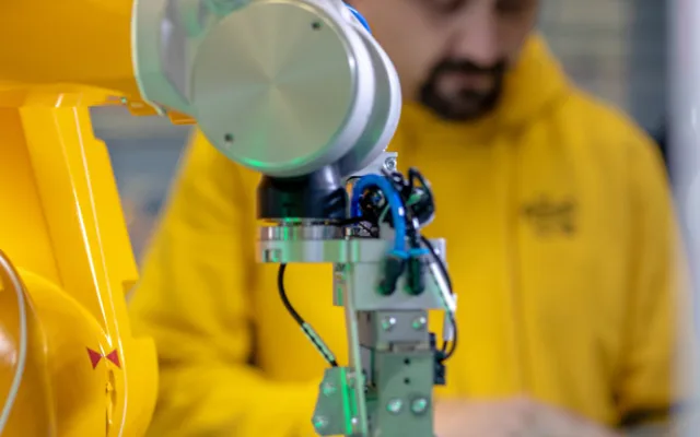 Digitální dvojče pomáhá v Boschi s výrobou nových strojů. Na snímku Jiří Masopust.