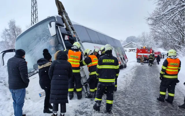 Nehoda autobusu u Nových Hradů.