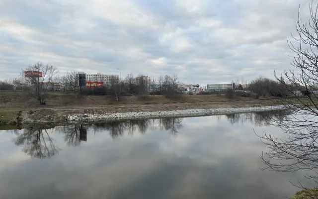 Povodí Vltavy opravuje v Budějcích břehy řeky. Hotovo by mohlo být už na jaře