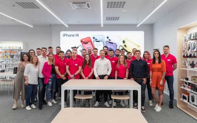 Otevření zmodernizované prodejny iWant, kterou navrhl přímo Apple.