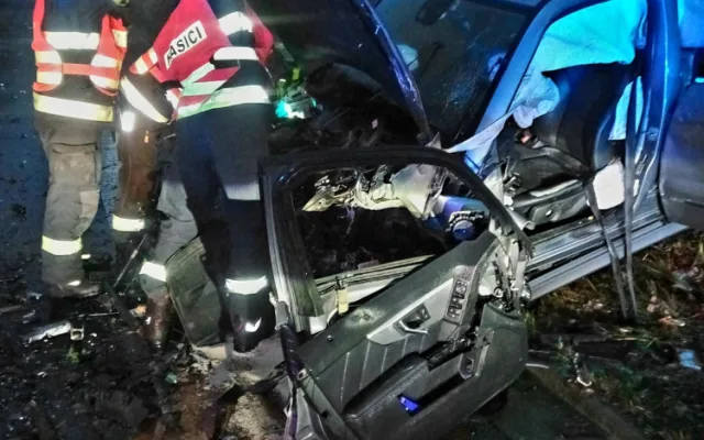 Silnici mezi Českými Budějovicemi a Krumlovem uzavřela nehoda. Řidička zraněním podlehla