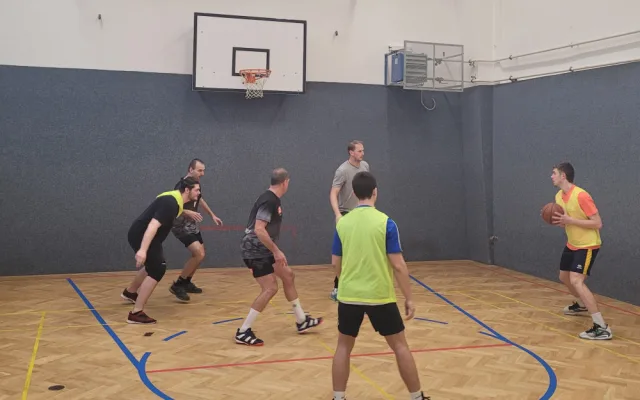 V předvánočním týdnu se studenti na SPŠ SE nenudí