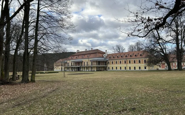 Psychiatrická léčebna Červený Dvůr.