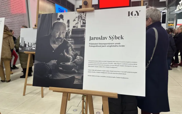 IGY hostí výstavu Jaroslava Sýbka. Fotil i anglického krále