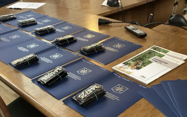 Masivní krvácení a ztráta životních funkcí. Čtveřice policistů si převzala ocenění za záchranu života