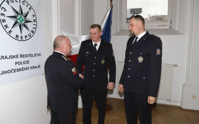 Masivní krvácení a ztráta životních funkcí. Čtveřice policistů si převzala ocenění za záchranu života