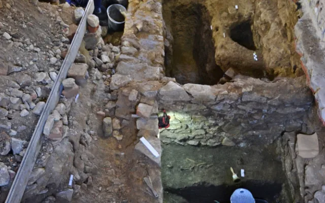 Archeologický průzkum u tvrze ve Volyni odhalil středověkou pec