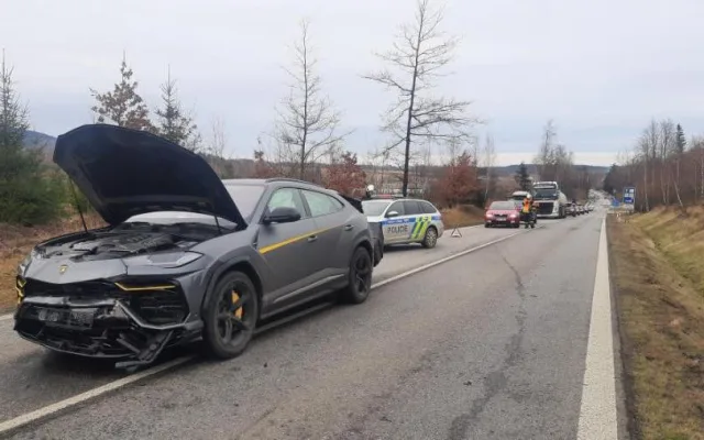 Řidička Lamborghini srazila divoké prase. Škoda je půl milionu