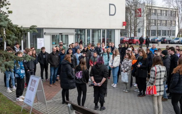 Lepší na vlastní oči než jen online, říkají maturanti. Na VŠTE zamíří i ve středu
