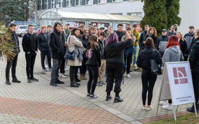 Lepší na vlastní oči než jen online, říkají maturanti. Na VŠTE zamíří i ve středu