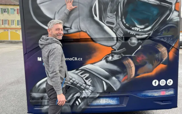 Moje práce je vypravovat autobusy, které se bezpečně vrátí, říká Miloslav Madarasz