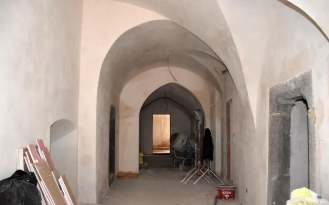 Opravují bývalou knihovnu. Nově budou prostory využívat strážníci