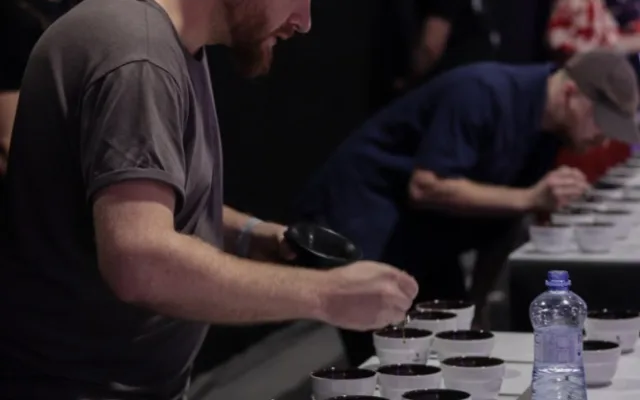 Cíl je neskončit poslední. TOP 16 by byla geniální, říká barista Zbyněk Vojtěšek o světovém šampionátu