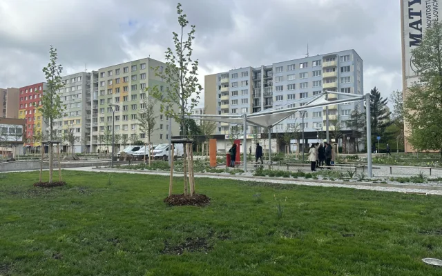 Náměstí na sídlišti Vltava je opravené. Město chystá ještě překvapení s fontánou a bazénkem