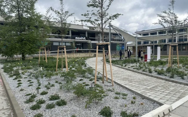 Náměstí na sídlišti Vltava je opravené. Město chystá ještě překvapení s fontánou a bazénkem