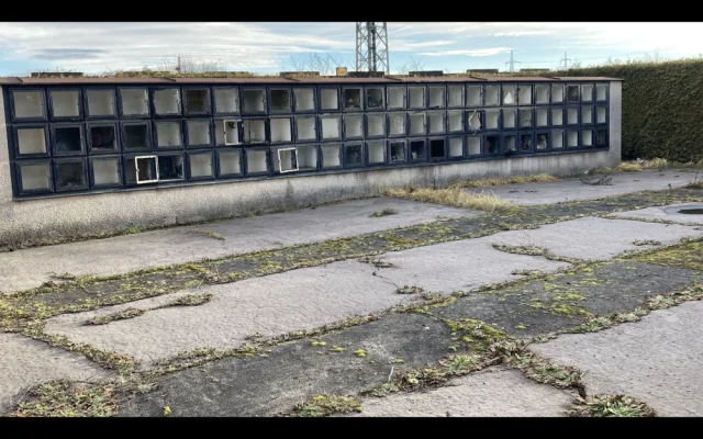 Kolumbárium na českobudějovickém hřbitově se rozpadá. Město slíbilo situaci řešit
