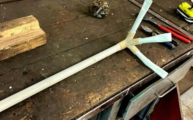 Se záchranou pomohla improvizovaně vyrobená záchranná tyč na dlouhé násadě.