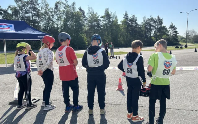 Děti se utkaly v soutěži mladých cyklistů. Prověřilo je dopravní hřiště nebo pravidla provozu
