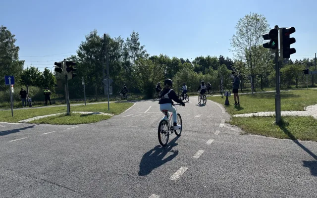 Děti se utkaly v soutěži mladých cyklistů. Prověřilo je dopravní hřiště nebo pravidla provozu