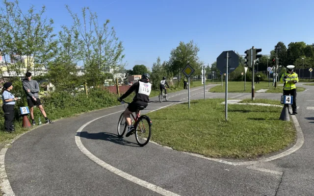 Děti se utkaly v soutěži mladých cyklistů. Prověřilo je dopravní hřiště nebo pravidla provozu