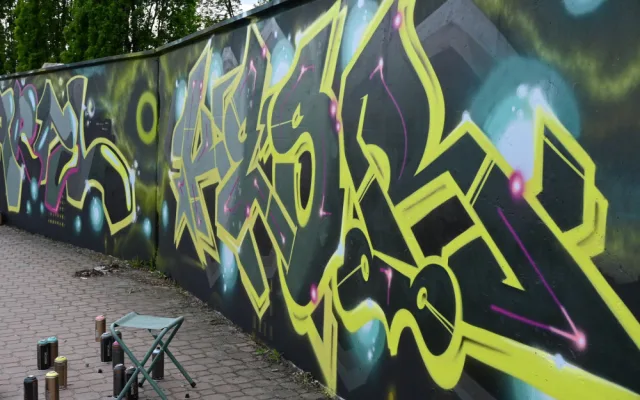 Písek má první legální plochu pro grafitti, zdobí jí díla odkazující na Františka Křižíka
