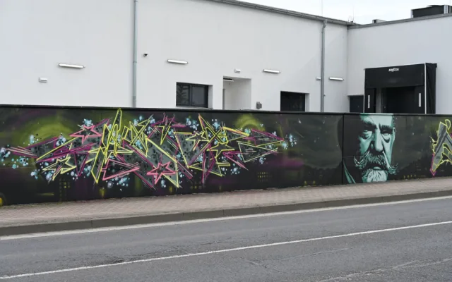 Písek má první legální plochu pro grafitti, zdobí jí díla odkazující na Františka Křižíka
