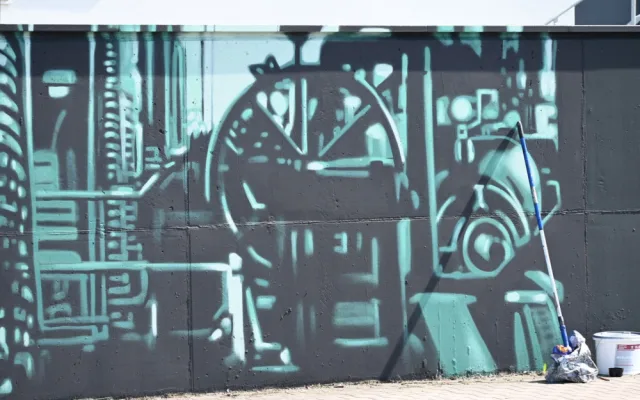 Písek má první legální plochu pro grafitti, zdobí jí díla odkazující na Františka Křižíka